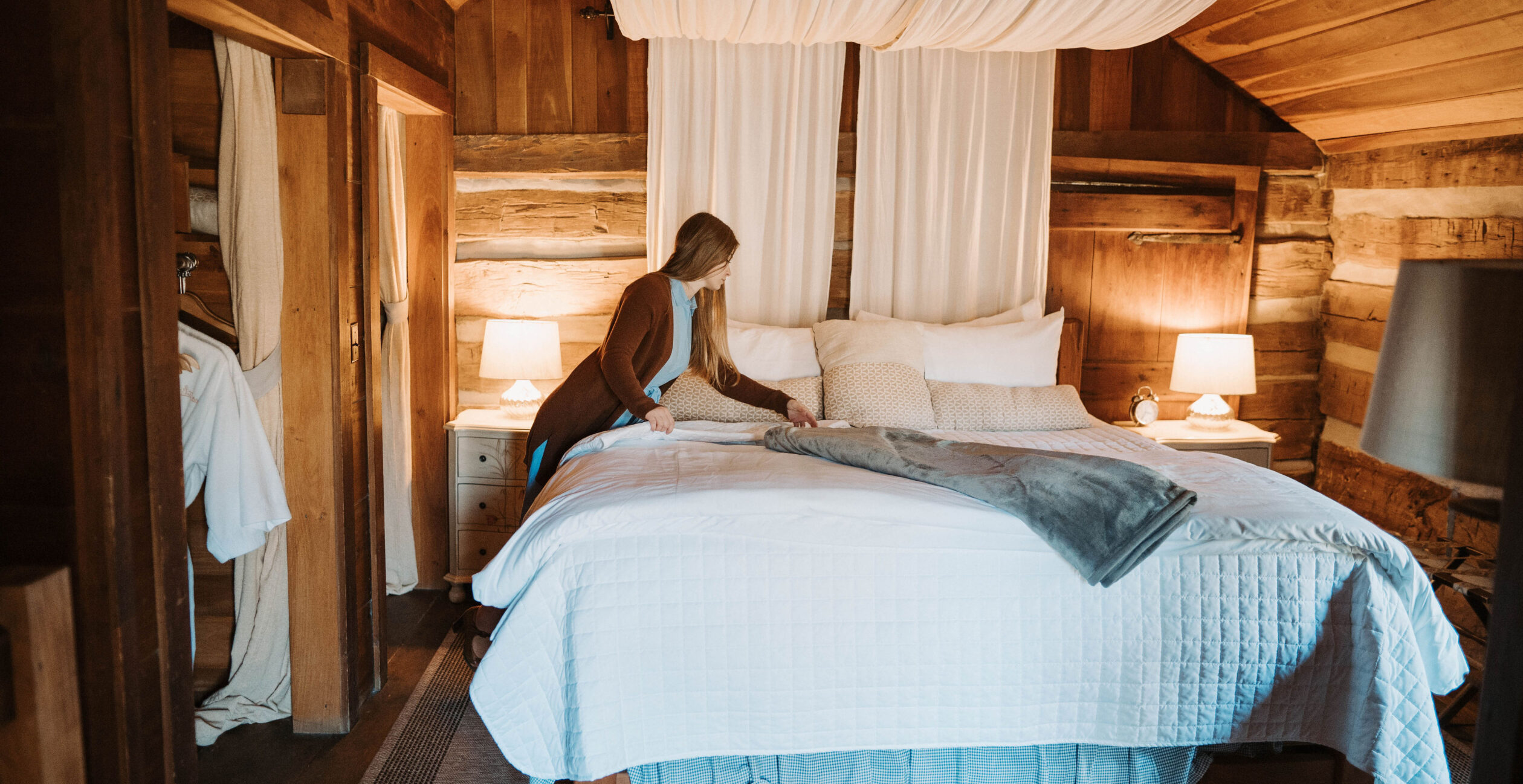 Loom Bed with Housekeeper