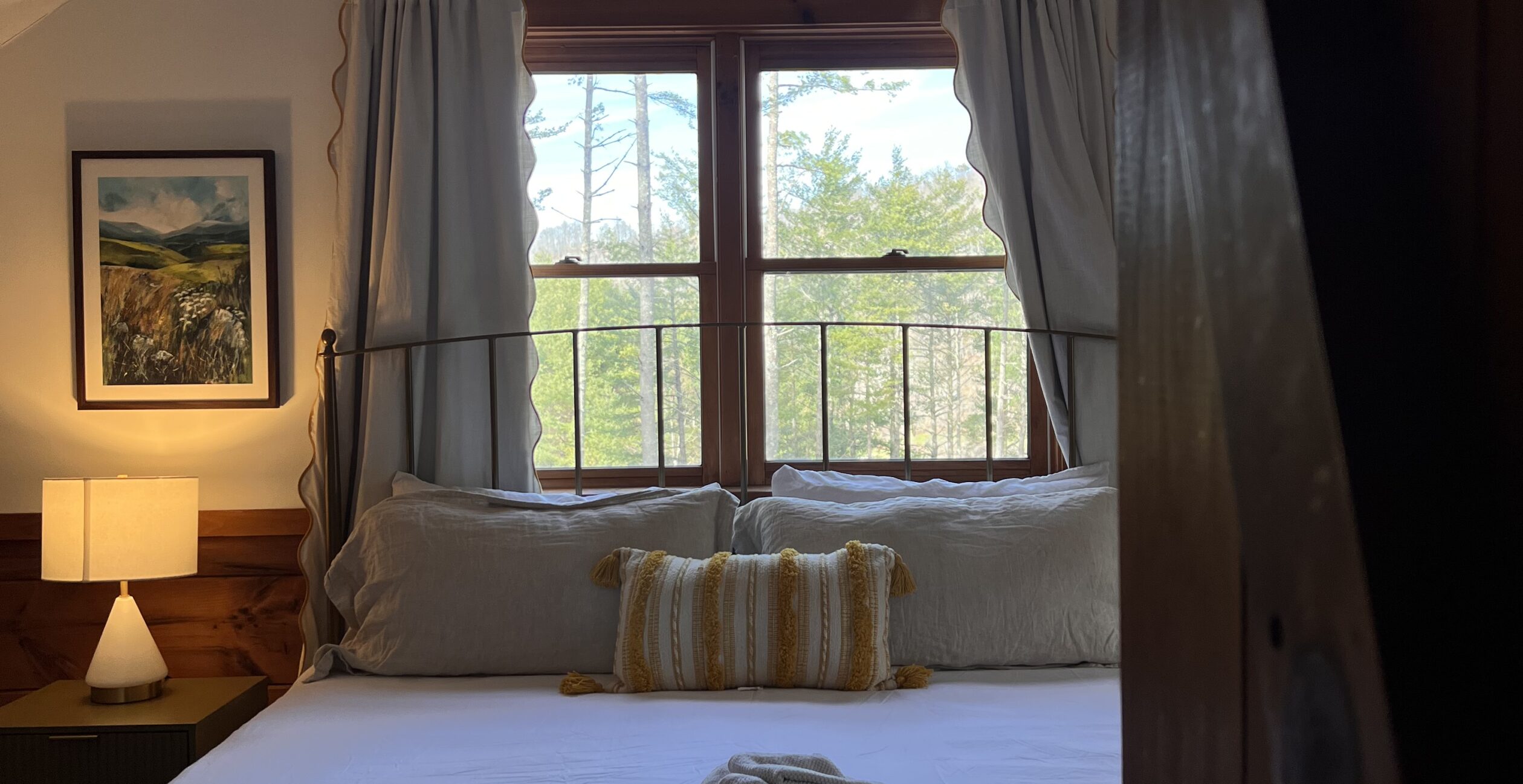 Master bed at Raspberry Hill