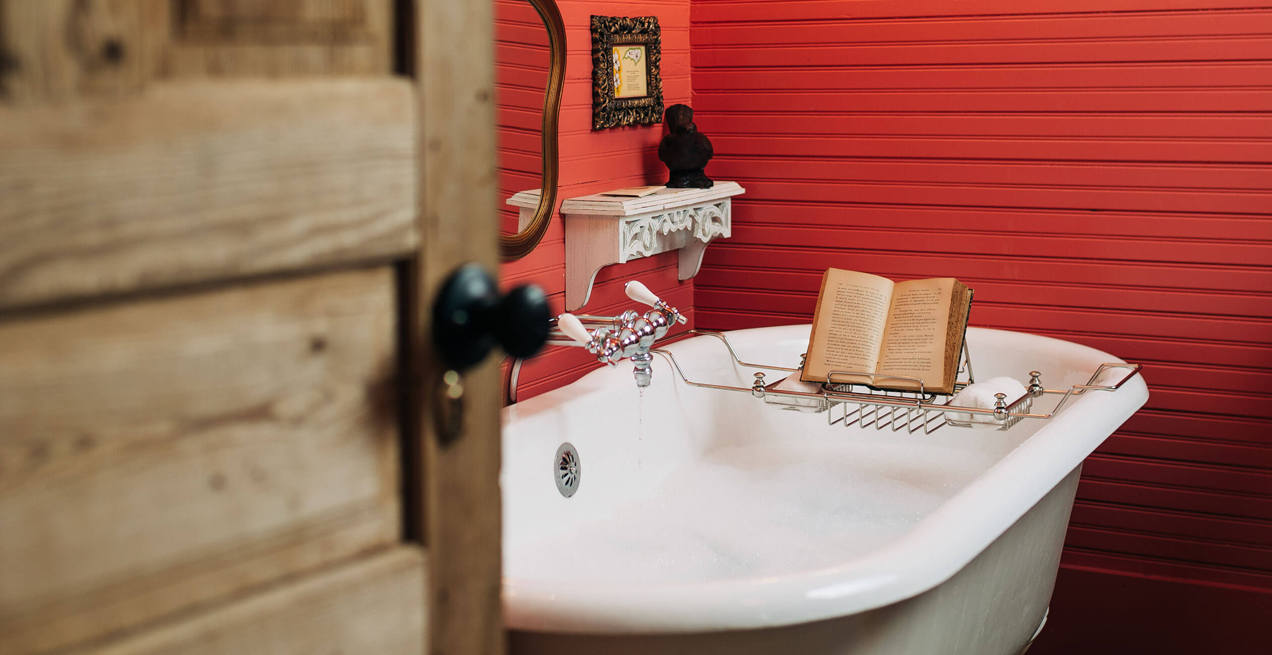 Bathtub with book tray inside the Cherry Room