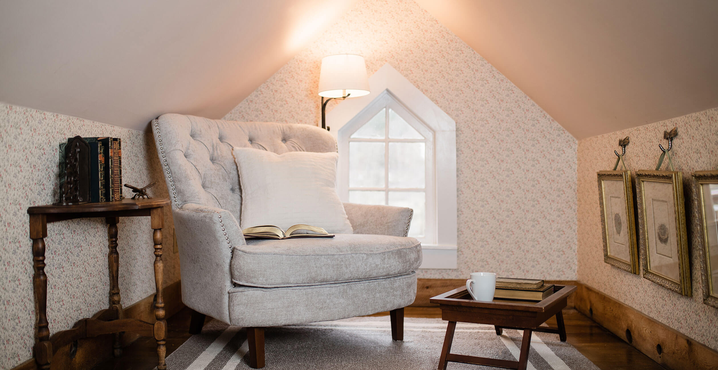 Sitting area nook in dormer