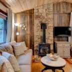 Sitting area in Gazebo Cabin