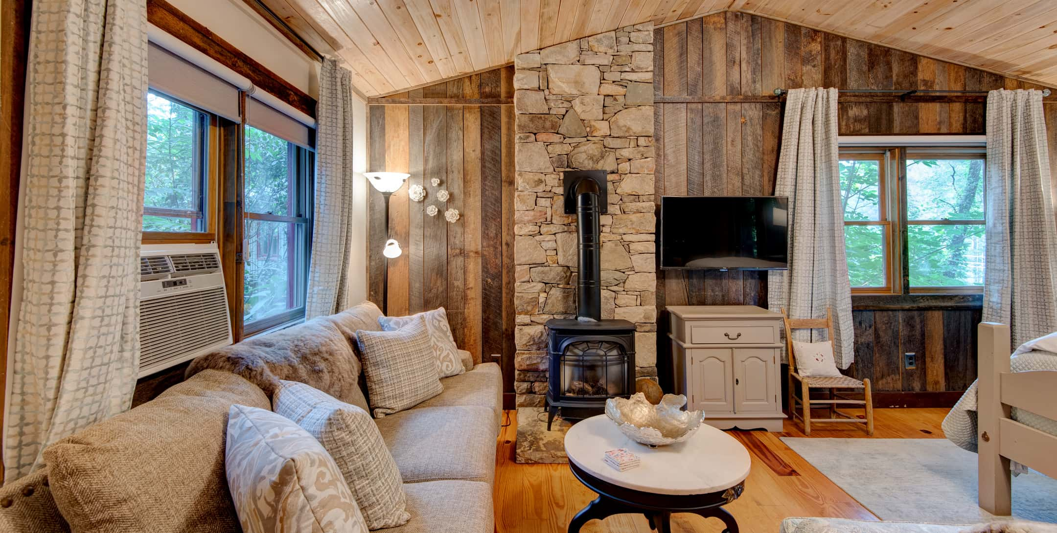 Sitting area in Gazebo Cabin