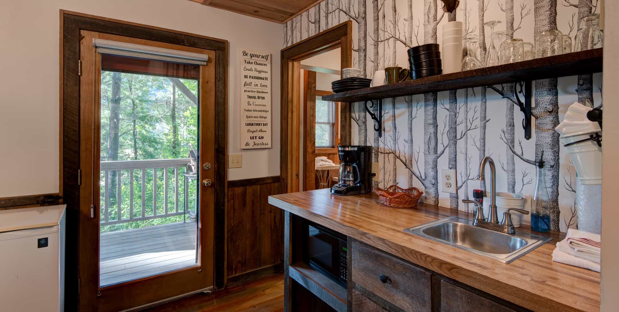 Kitchenette in the Maple Spring room