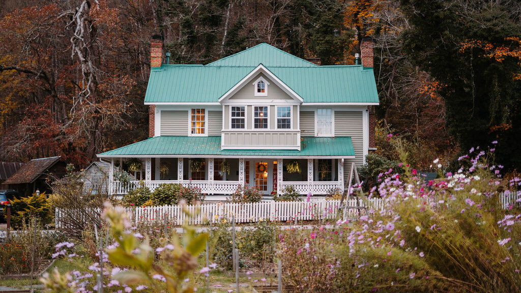 Historic Farmhouse and Cottages